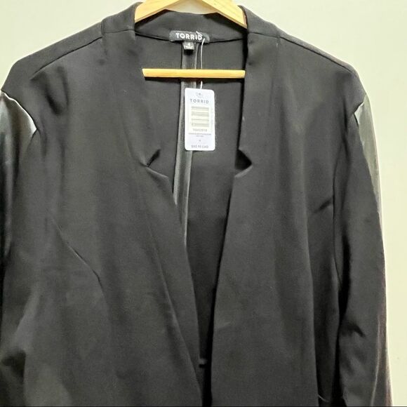 Torrid Black Mixed Media Faux Leather Sleeve Blazer Size 4x NWT Brand New - Picture 6 of 9